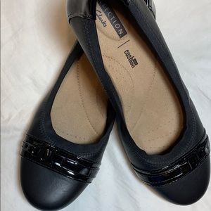 💚 Clark Black Flats Patton detail Buckle Size 8 M